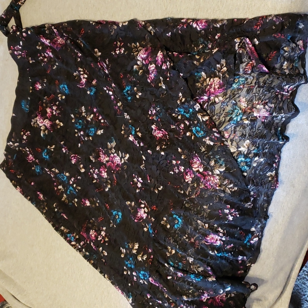 Lace floral black skirt